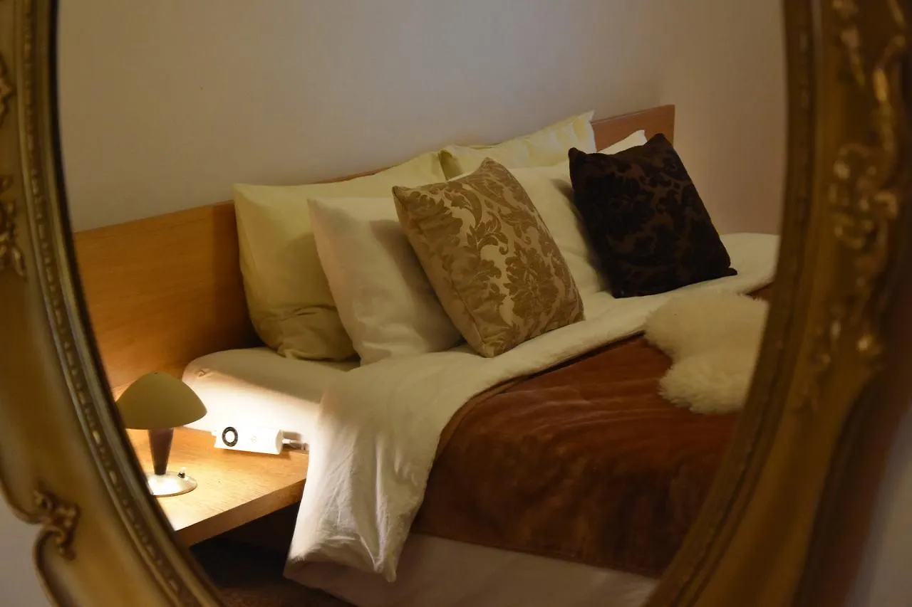 Victoria Design Stays - Apartment Rehorova Prague